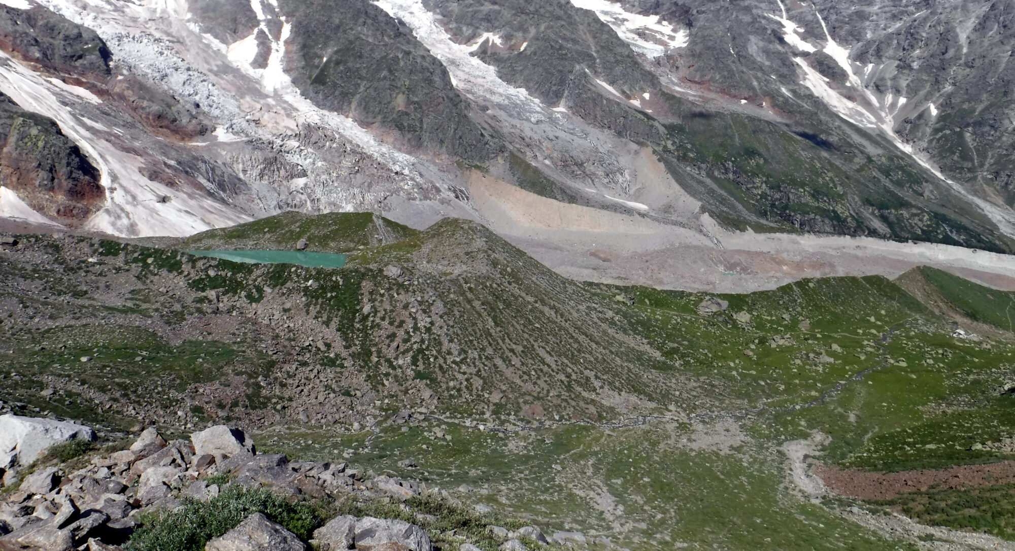 Lago delle Locce e sbarramento morenico sopra Macugnaga